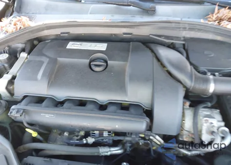 2011 Volvo Xc60 T6/T6 R-Design z USA, uszkodzony, nr VIN YV4902DZ8B2182756